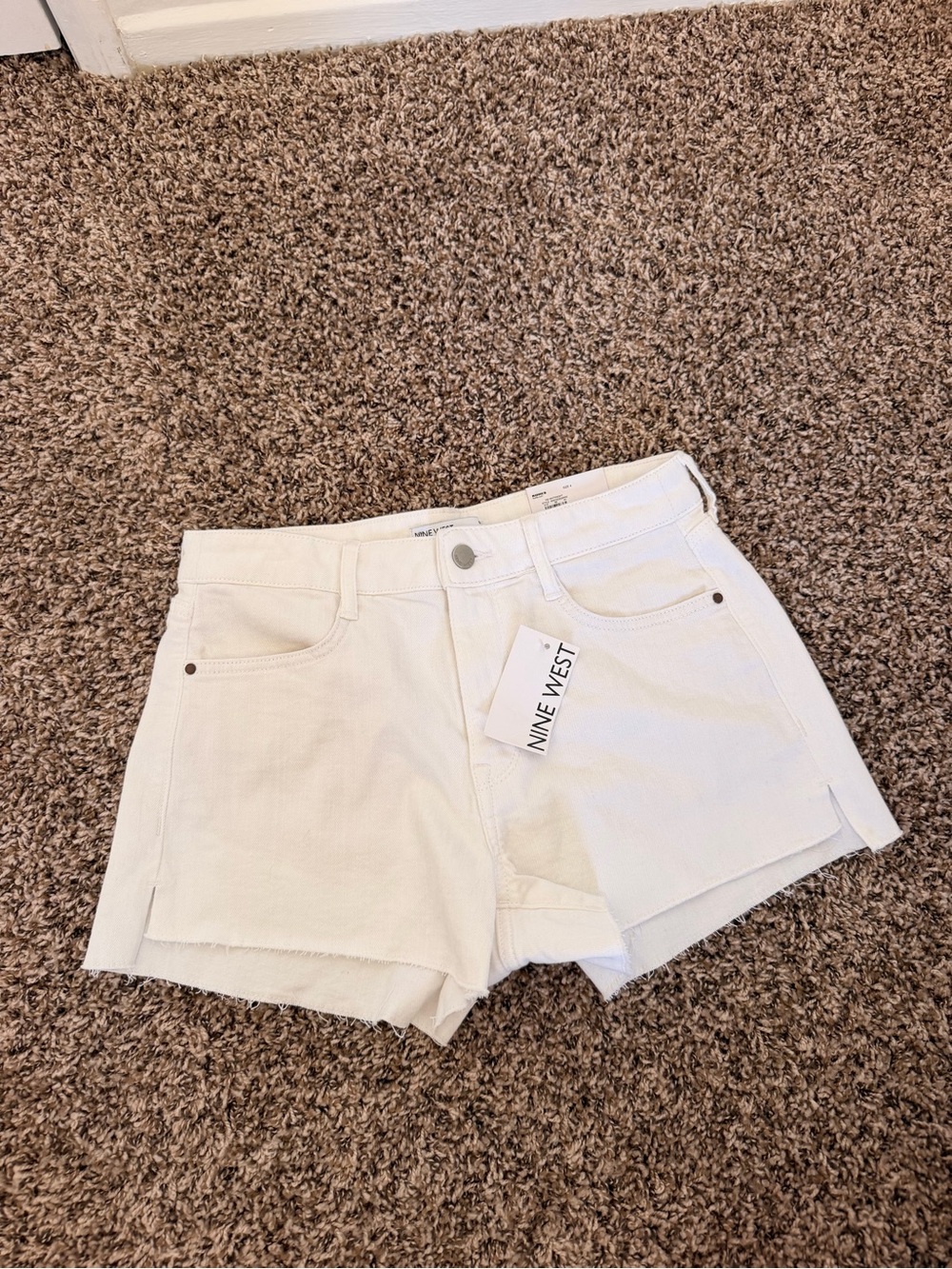 Nine West Cream Denim Short Shorts